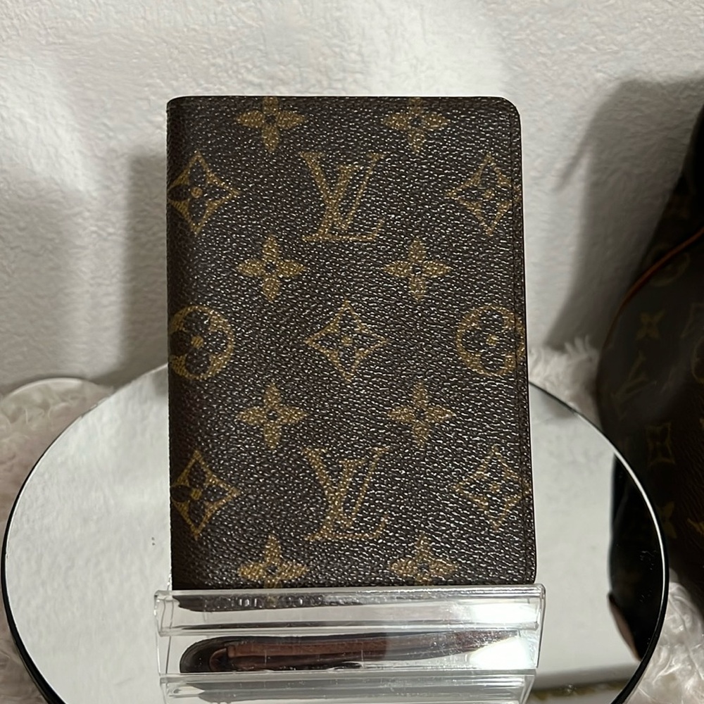 Vintage Louis Vuitton Monogram Bifold Unisex Wallet